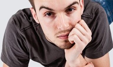 Мужчына хоча павялічыць свой член натуральным шляхам